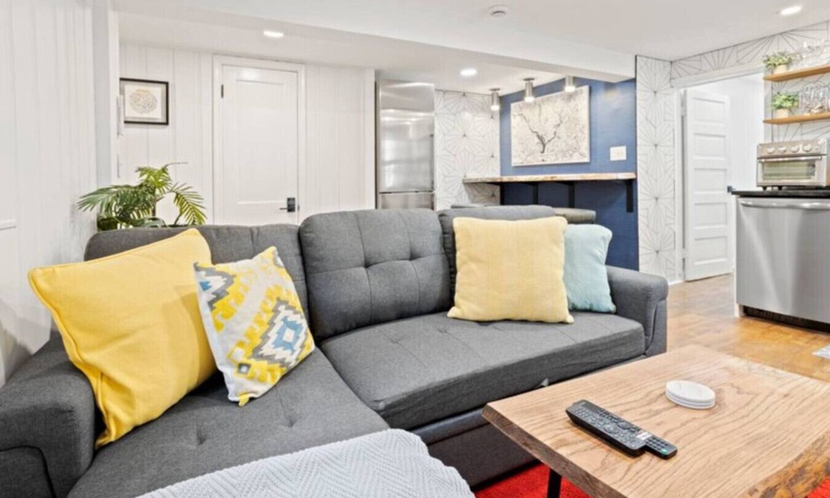 Radnor - Fort Myer Heights House | 1 BDRM Beaut-5 min walk to Metro/10 min from DC