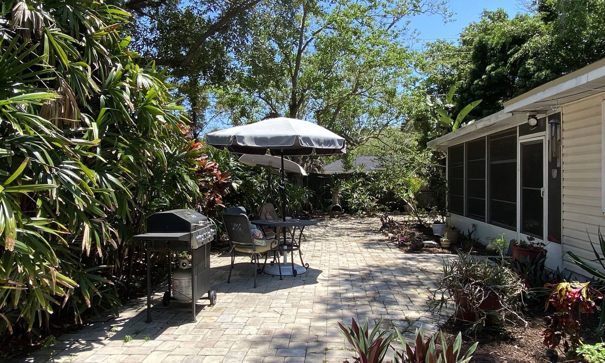 Arlington Park Cottage | 1-bedroom cottage just 10 minutes from Siesta Key Beach