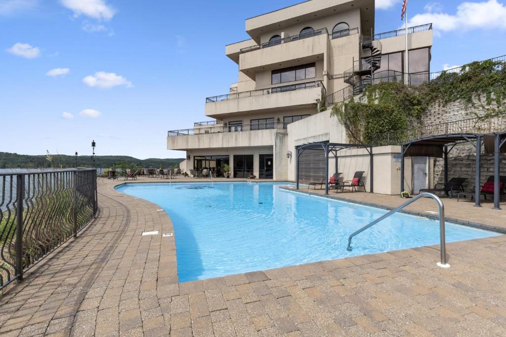 Ridgedale House | 1 Bedroom Lake View Villa - Unit 604
