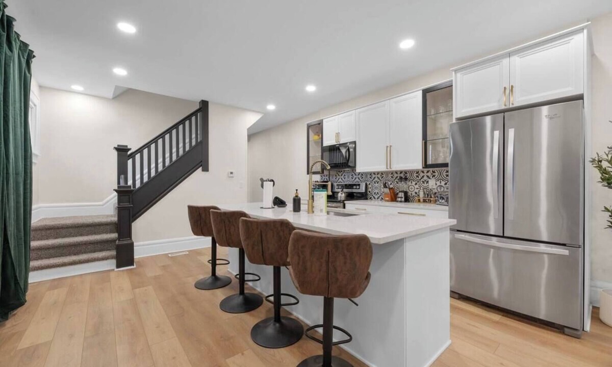Glen Echo House | 10-Bedroom Escape with Fenced Yard and Games