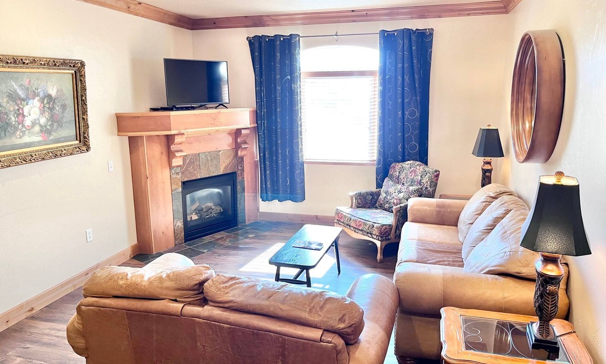 Midway Villa | 1057 | King Villa w/Kitchen Near Soldier Hollow