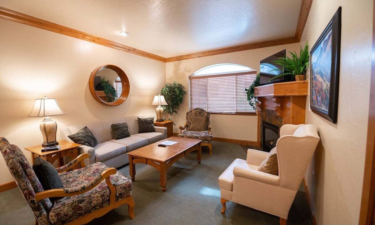 Midway Villa | 1072 | King Villa w/Kitchen | Near Park City