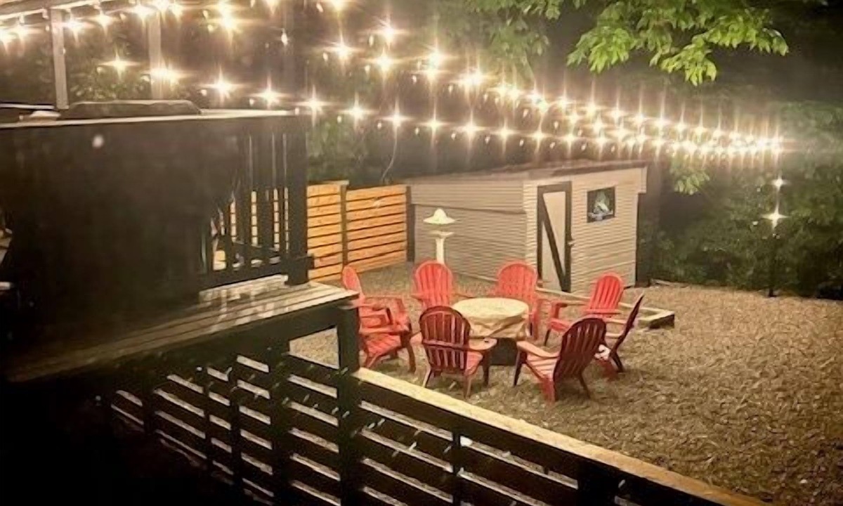 Victory Heights House | 15 Min Fan Zone & Stadium MAJOR INTERNATIONAL SPORTING EVENT Lodging Forest Bathing by the Peaceful Creekside Firepit, BBQ, Games & Yoga,