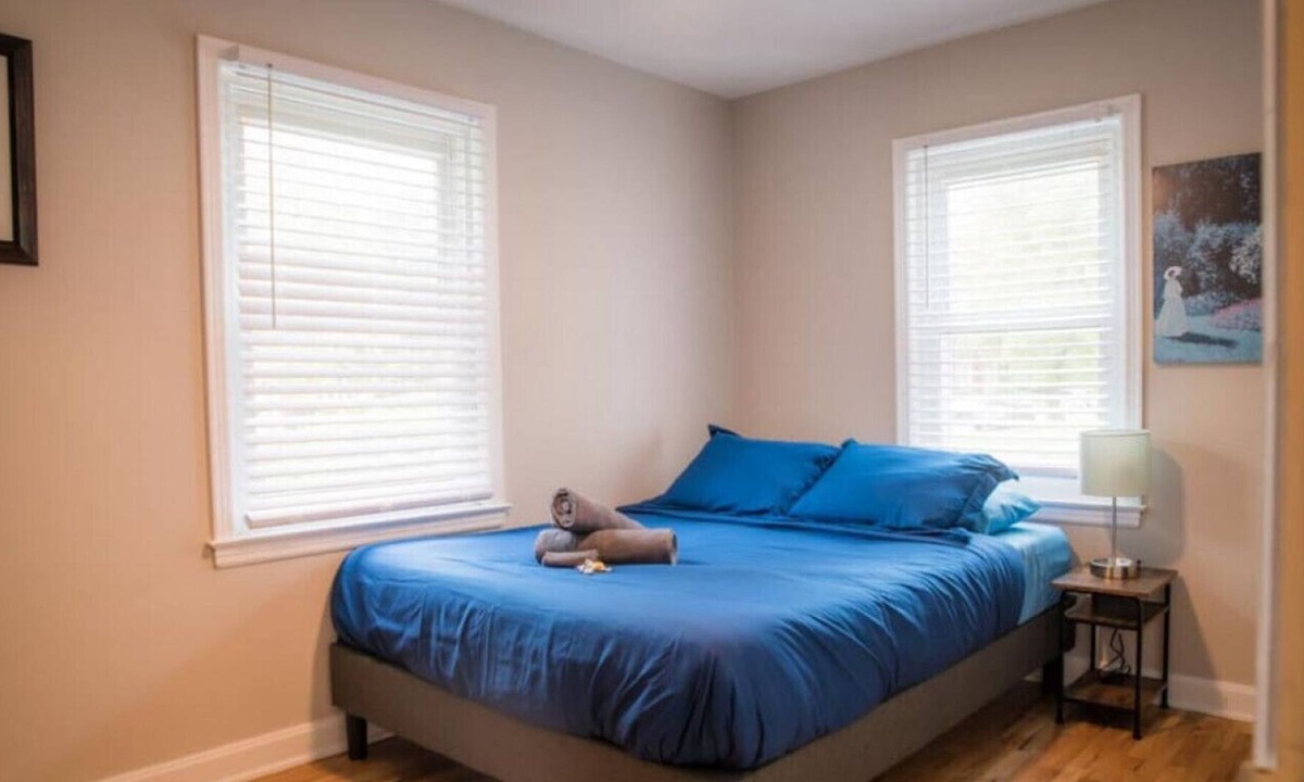 Grandview Heights House | 1634 Elmwood Ave. · Elmwood Estate! PET friendly W/ Screened In Porch