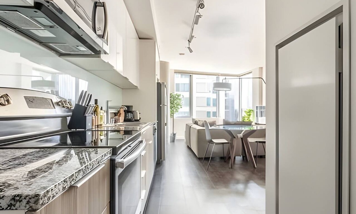 West Bellevue Bed & Breakfast | 1BR | Gym, Pool | Bellevue | Sophari Towers B