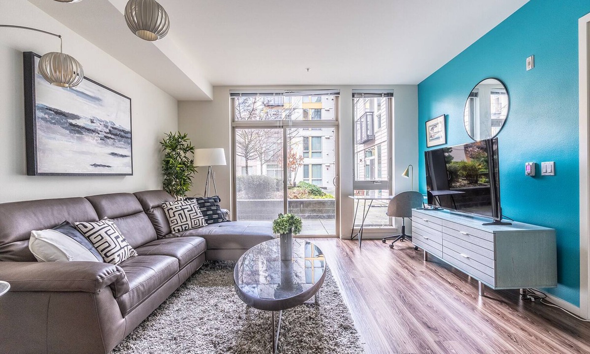 Mercer Island Bed & Breakfast | 1BR | Gym, Rooftop | Mercer Island | Sophari E