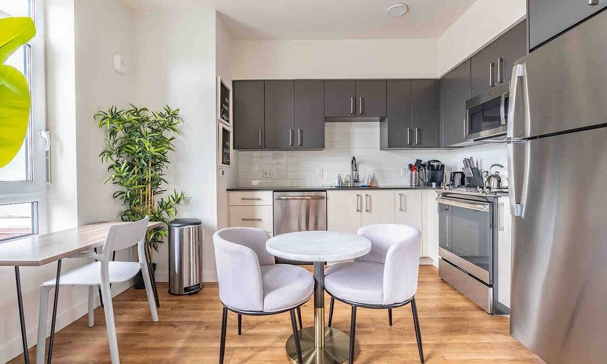 West Bellevue Apartment | 1BR | Gym, Views | Bellevue | Sophari Parkside A