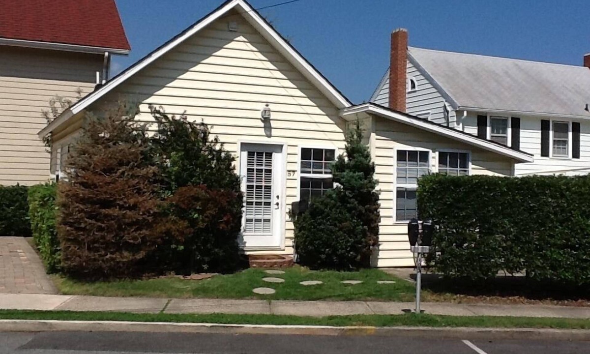 South Rehoboth Cottage | 2 Bedroom Cottage - 2 blocks to Beach & Boardwalk