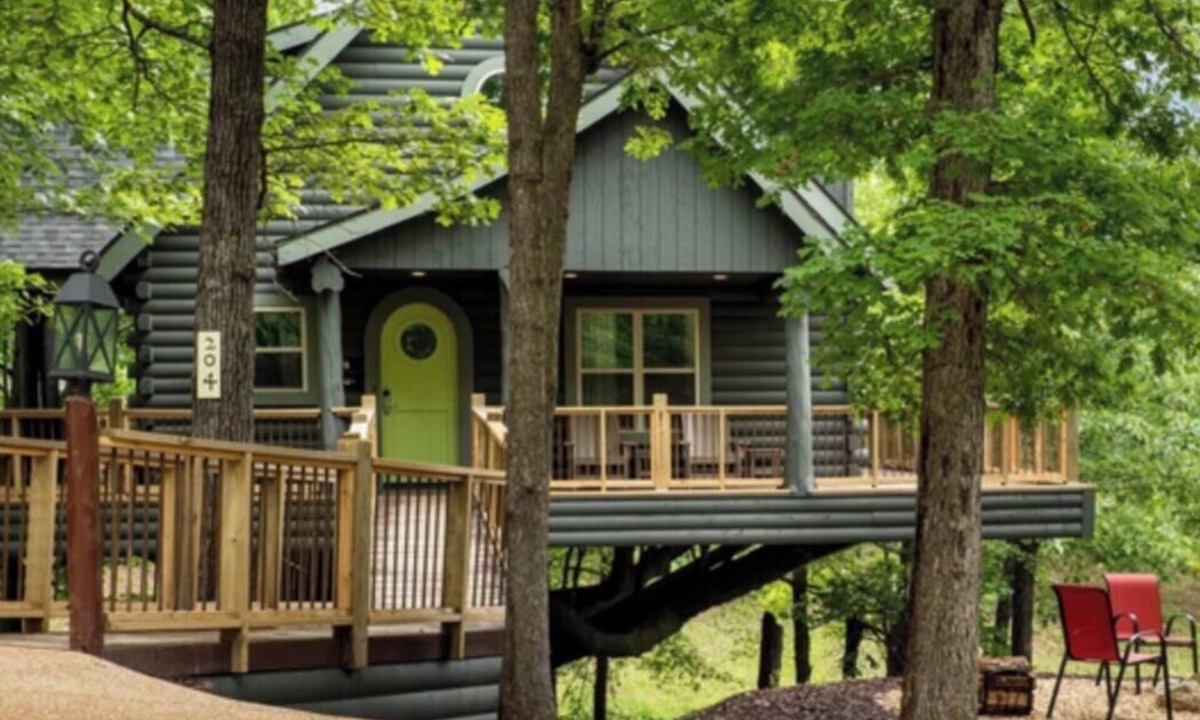 Big Cedars Cabin | 2-bedroom Treehouse cabin at Branson Cedars Resort, only Sept 26-Oct 3, 2026!