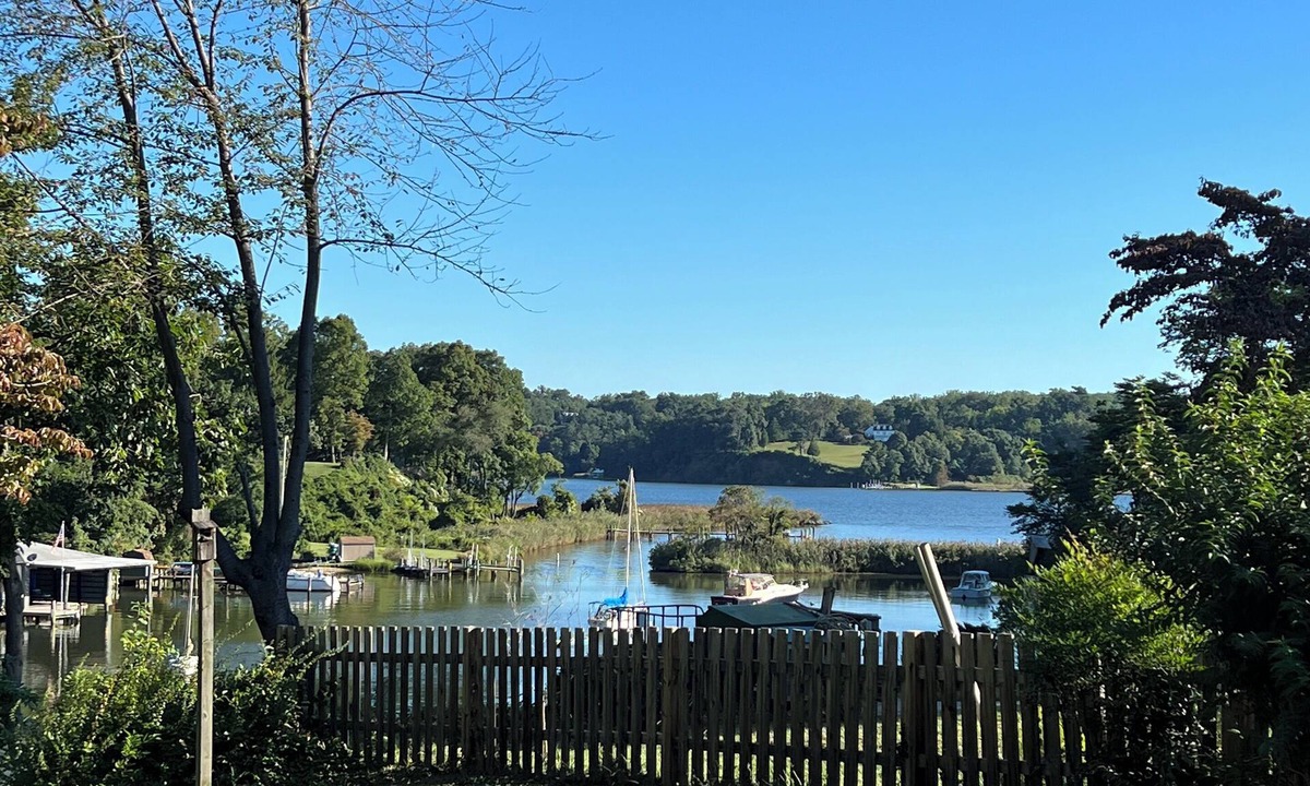 Wardour Cottage | 2-bedroom waterfront Cottage in Annapolis, MD. Cove of Cork, view of the Severn.
