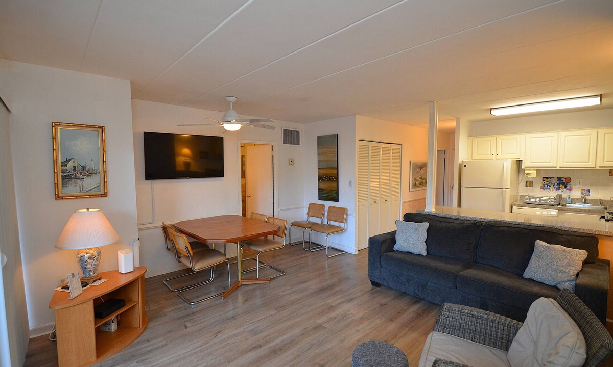 Rehoboth Beach Condo | 2 Bedrooms & 1 Bath in Rehoboth Beach, DE Ocean Block