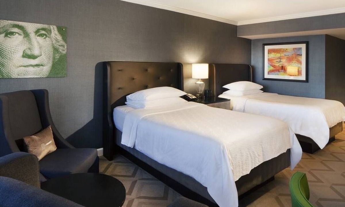 West End Hotel | 2 Deluxe Double Room at The Melrose Georgetown Hotel