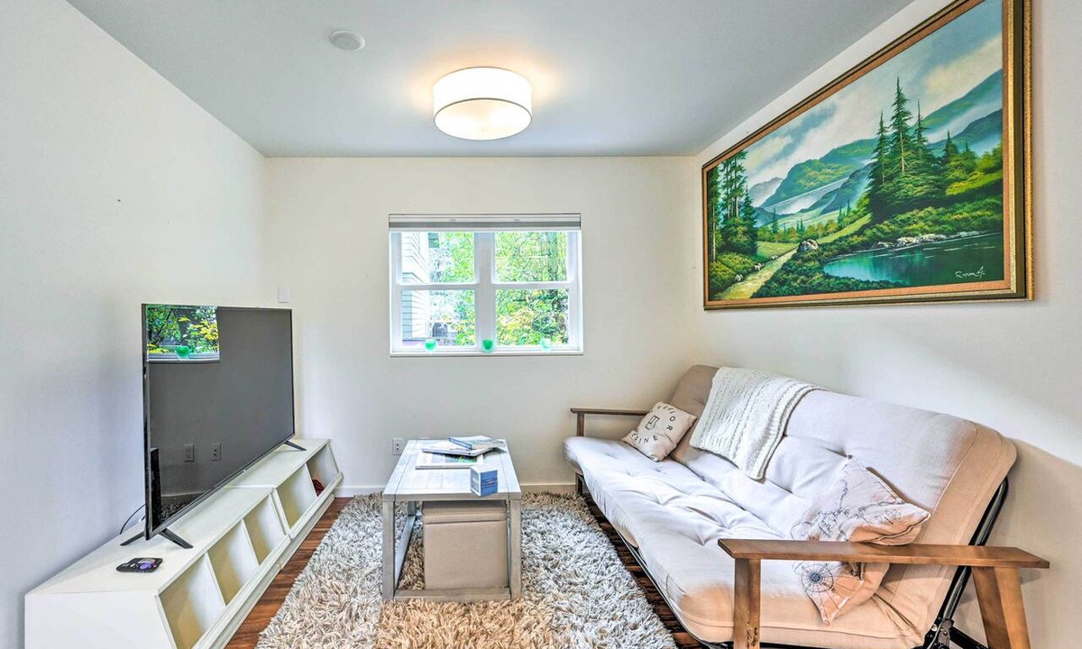 Minor Apartment | 2 Mi to Capitol Hill & Lumen Field! Seattle Escape