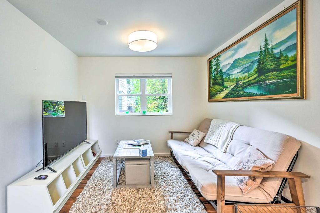 Minor Apartment | 2 Mi to Capitol Hill, Walk to SU! Quaint Retreat