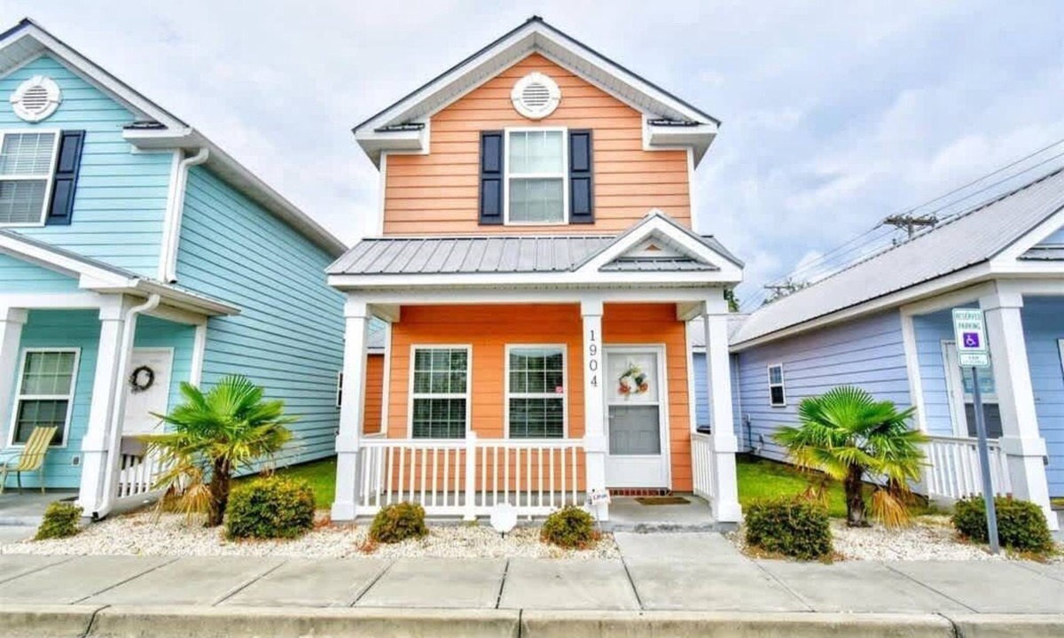 Myrtle Beach Cottage | 2 Story Cottage, Short Walk to Beach, Free Parking