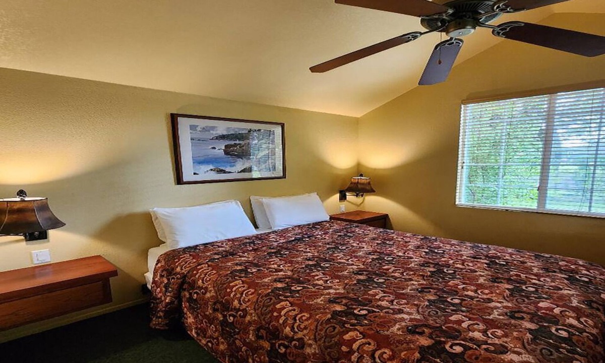 Point Arena Villa | 2 Welcoming Family Rooms Conveniently Located Near Top Coastal Attractions
