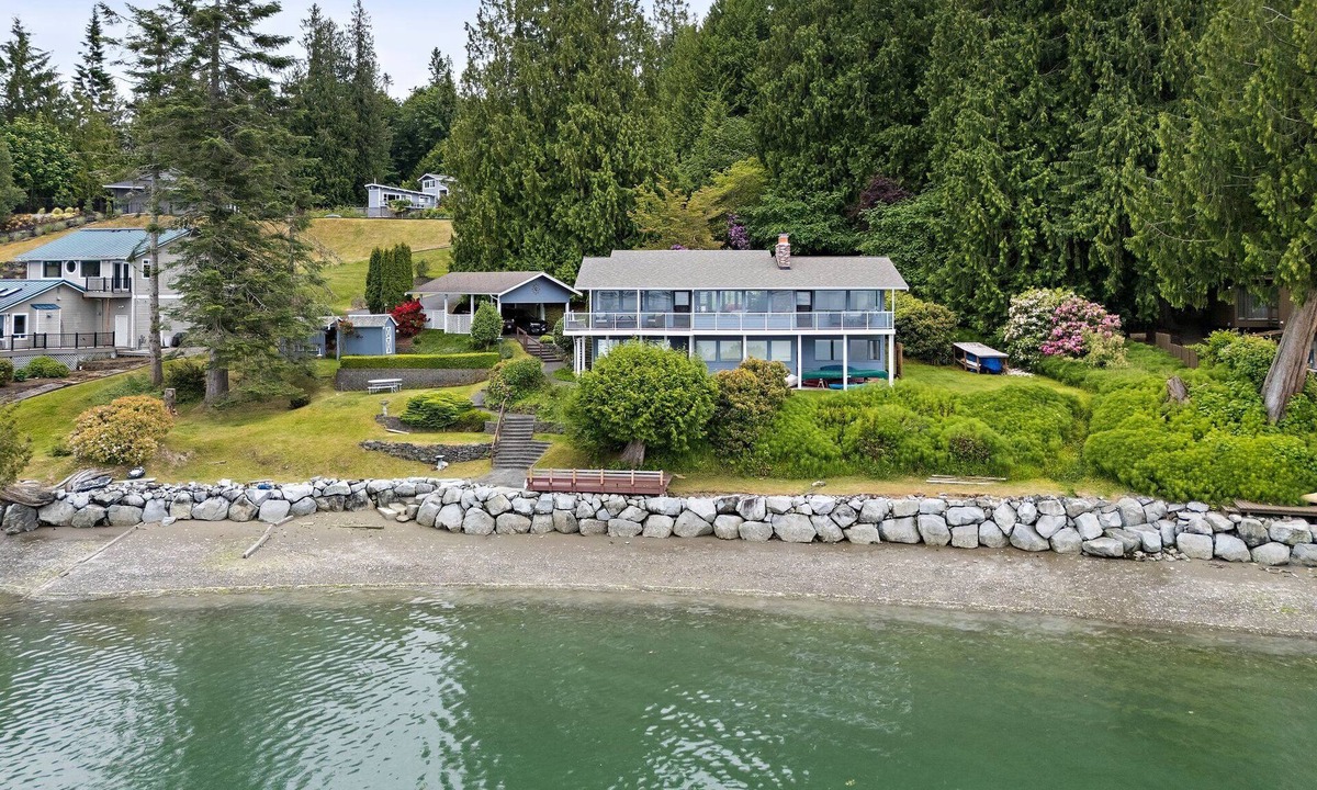 Gig Harbor House | 200' Waterfront classic home ~ AC on a Private Raft Island