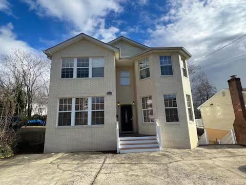 Nauck House | 25 Lux Room 4 - 2 Queen Beds, Shared Bathroom - Nonsmoking