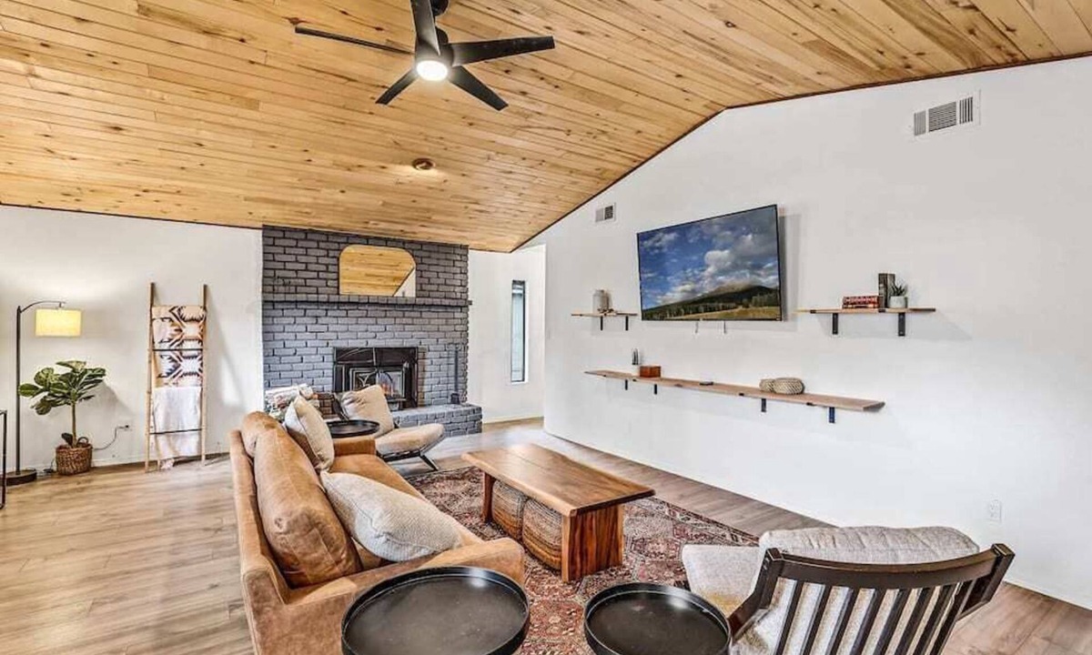 Munds Park Cabin | 25% Off Serene Cabin-Sauna-Game Room