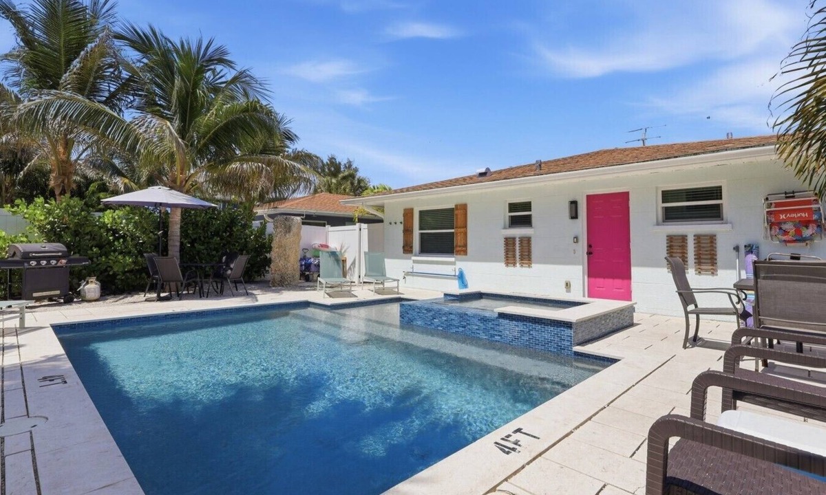 Ilexhurst House | 250 steps to the Beach | Heated pool + spa
