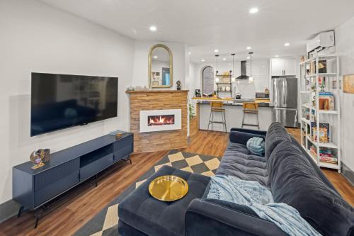 H Street Corridor Apartment | 2BR Capitol hill delight, with private parking