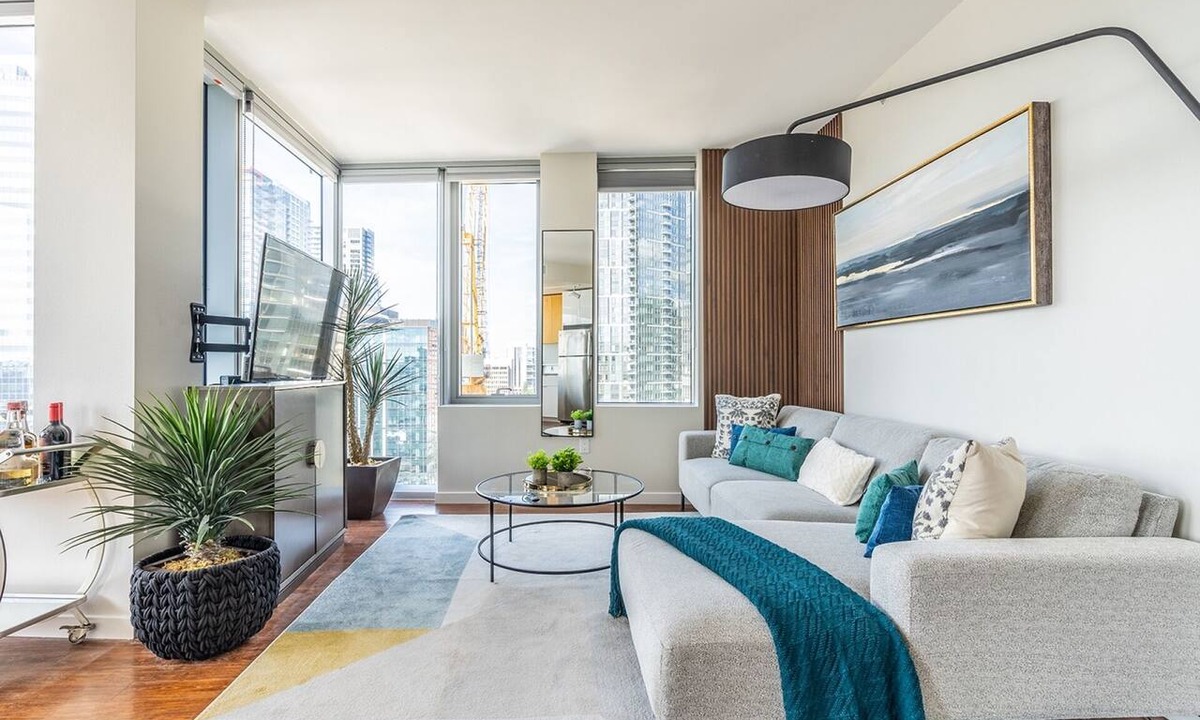 West Bellevue Apartment | 2BR | Gym, Pool | Bellevue | Sophari Towers M