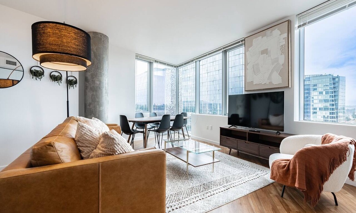 West Bellevue Apartment | 2BR | Gym, Pool | Bellevue | Sophari Towers I