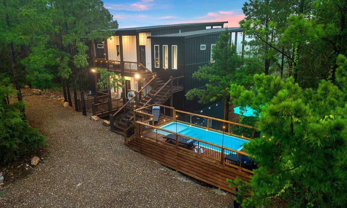 Broken Bow Cabin | 2Mountaintop Cabins Pool Saunas Slides Views &More
