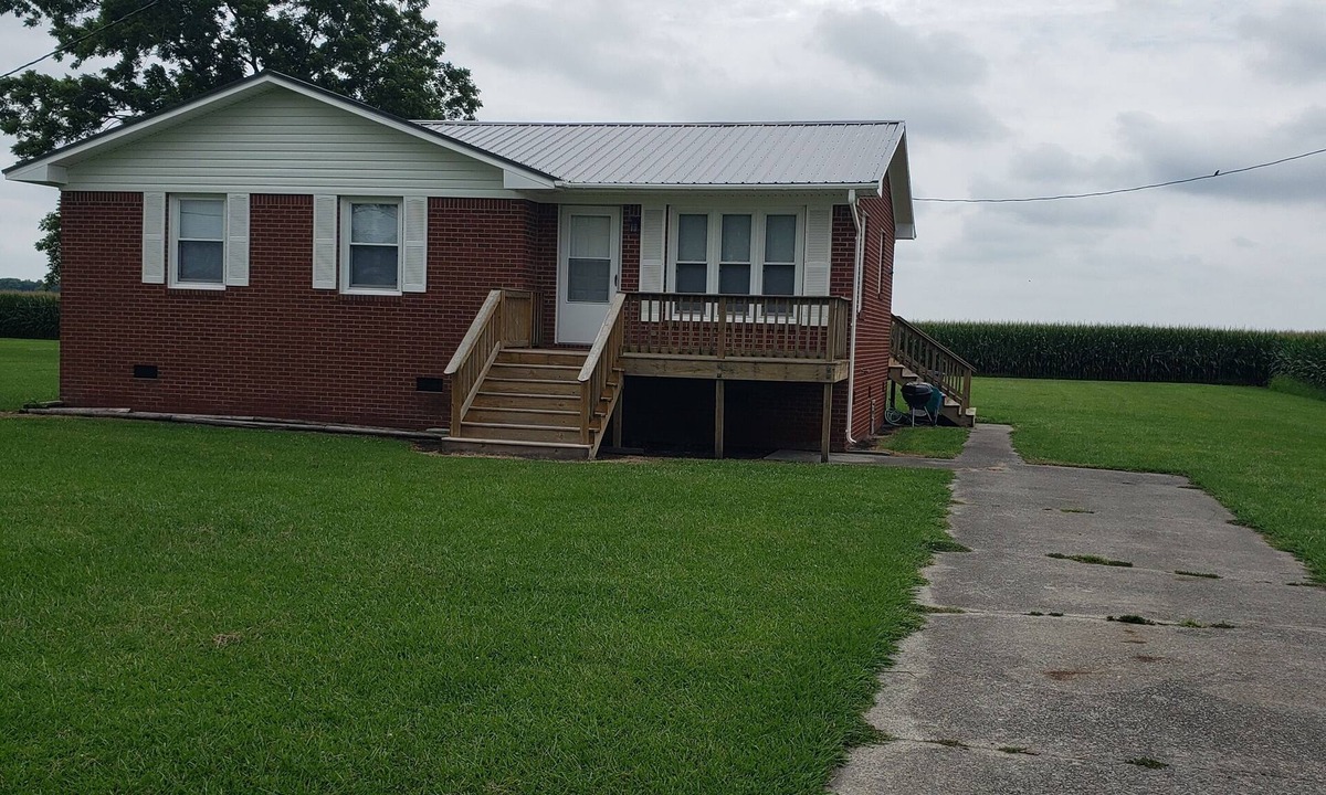 Swanquarter Cottage | 3-bedroom brick cottage in a great fishing and hunting area.