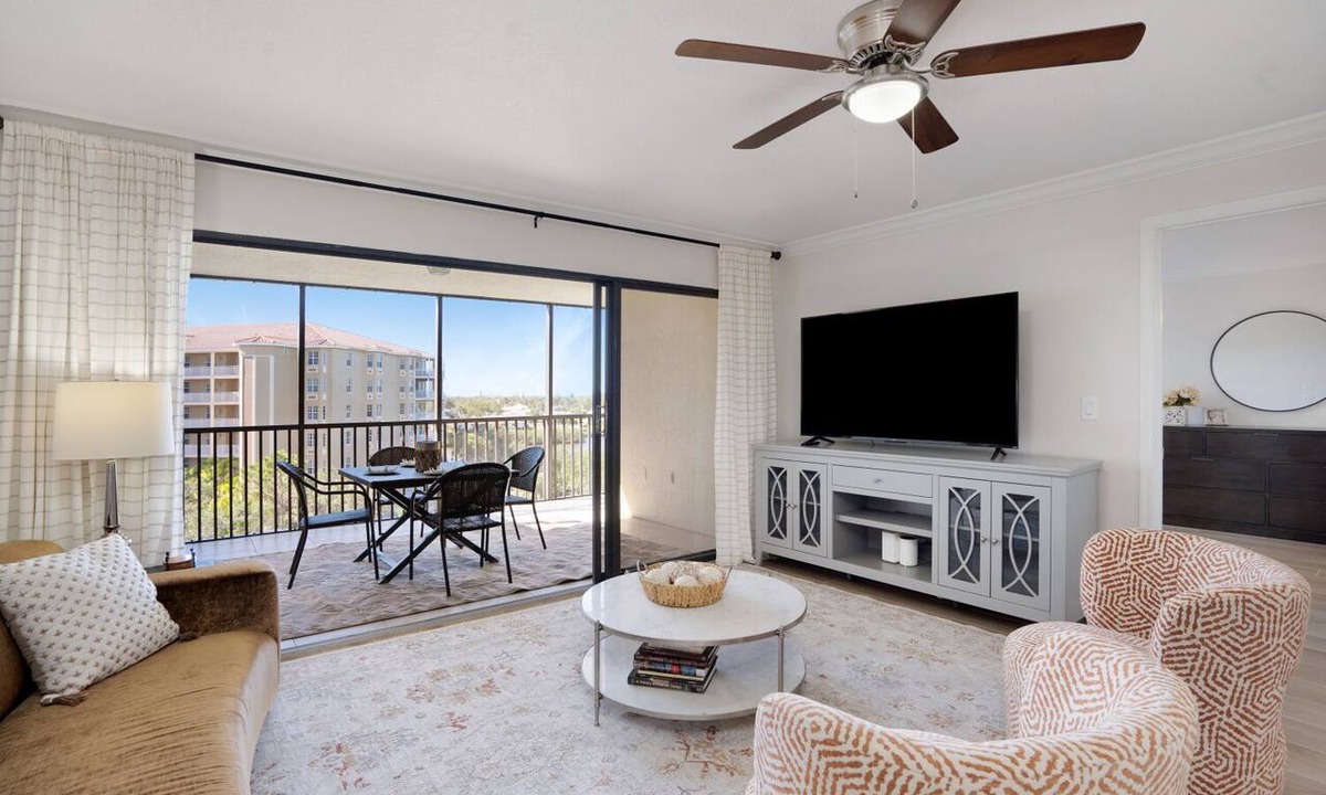 Sorrento Shores Condo | 3 Bedroom Penthouse with Stunning Sunset Views of Blackburn Bay!