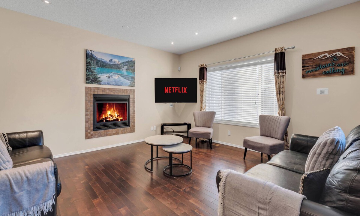 Panorama Hills House | 3-Bedroom Retreat Close to the Mountains & Airport