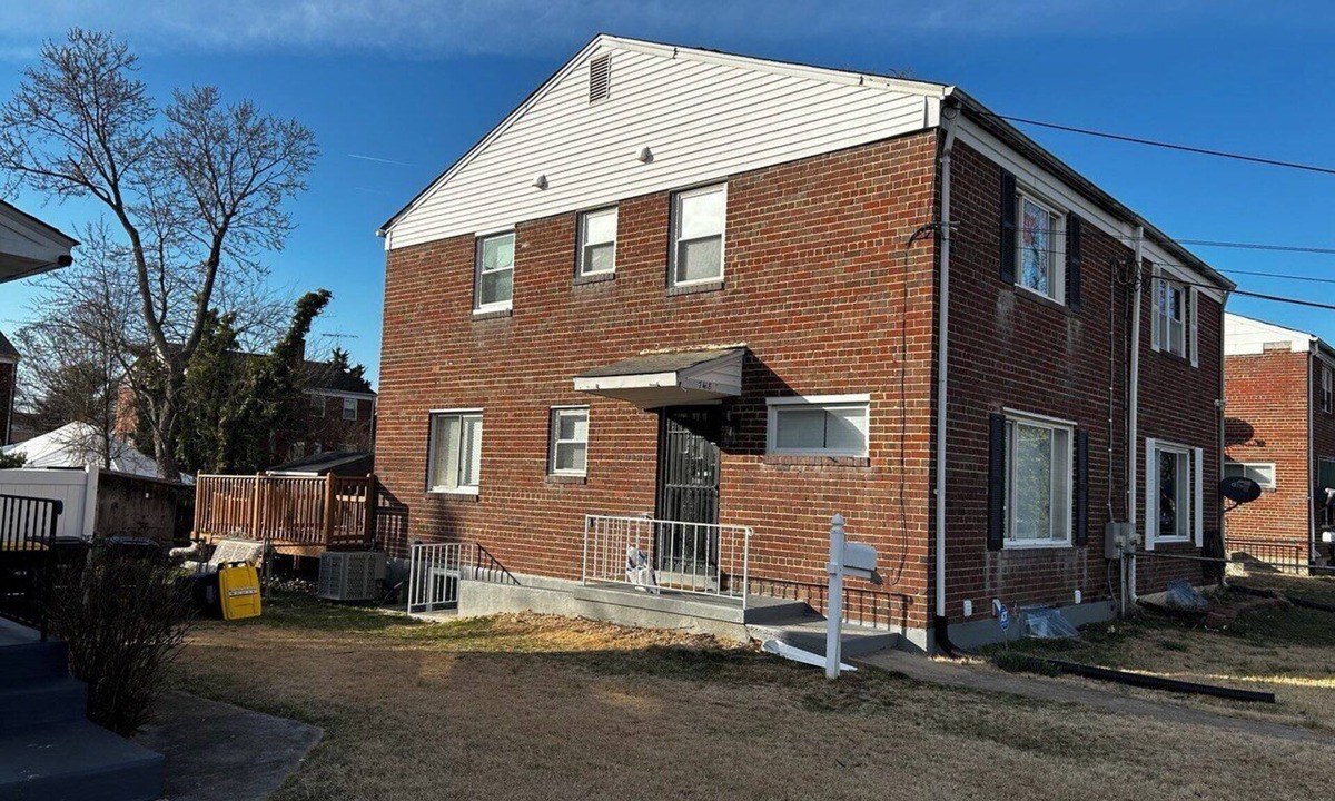Langley Park House | 3-bedroom townhome Summer Rental in fabulous Hyattsville with WiFi, AC