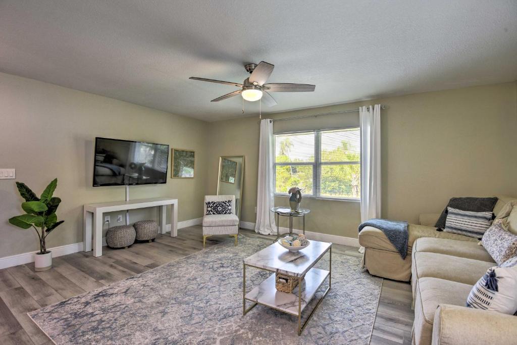 Indian Beach Sapphire Shores Apartment | 3 Blocks to the Coast! Cozy Sarasota Retreat