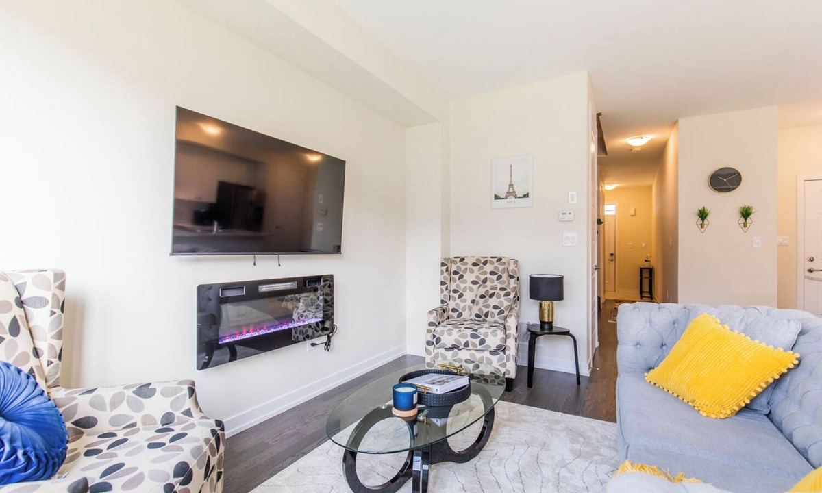 Thorold House | 3 BR house, 15 min to Niagara Falls/Attractions, sleeps 7
