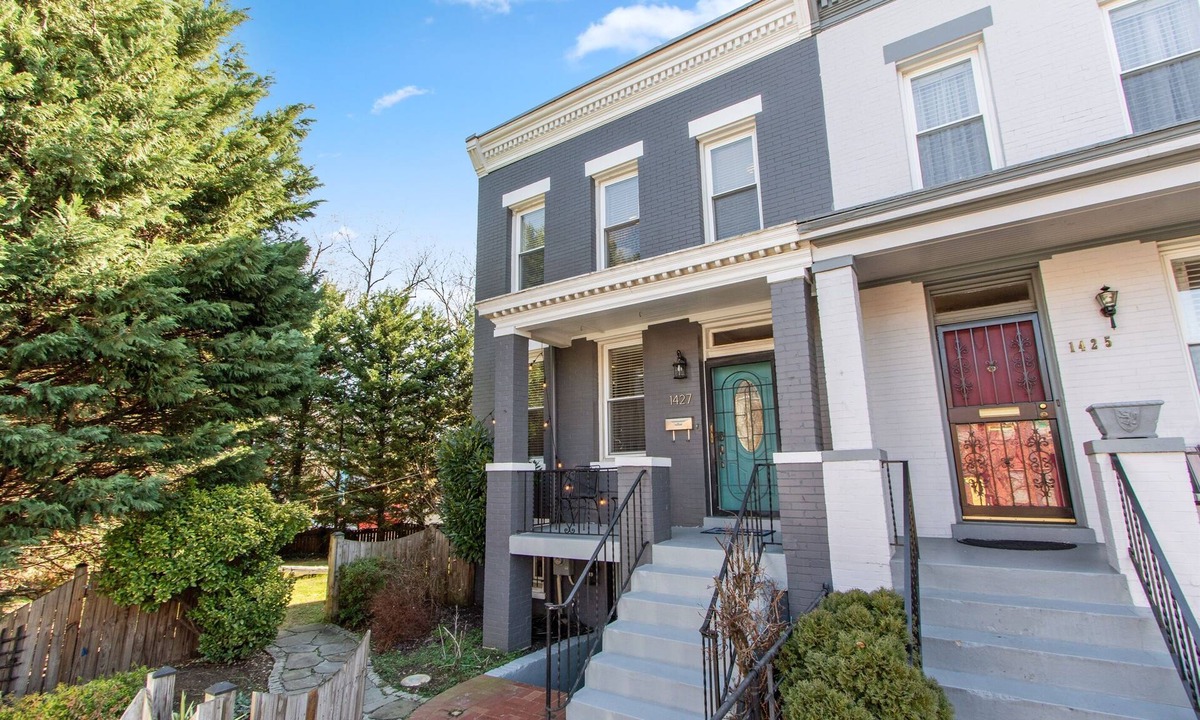Northeast Bed & Breakfast | 3 DC Homes | Host Up to 30 Guests