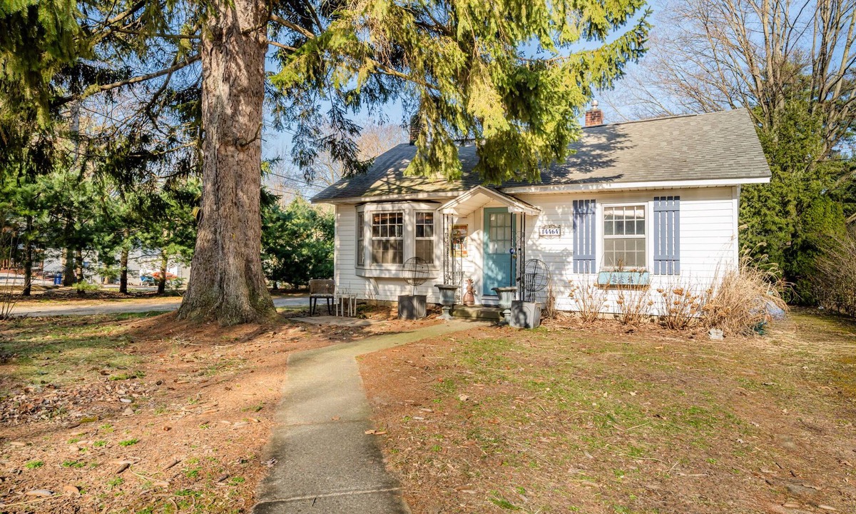 Lakeside Cottage | (3 Nt Min!) Lakeside Cottage Short Walk To Association Beach!