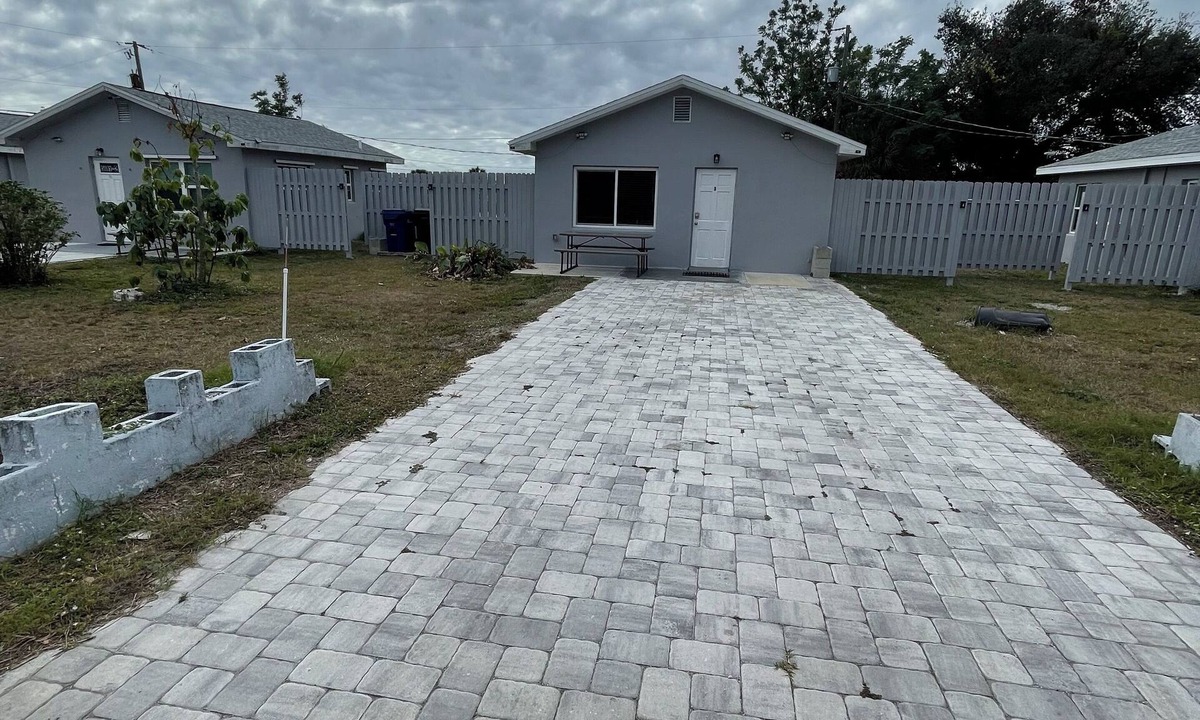 Warm Mineral Springs Cottage | #3 Small house walking distance to Warm Mineral Spring