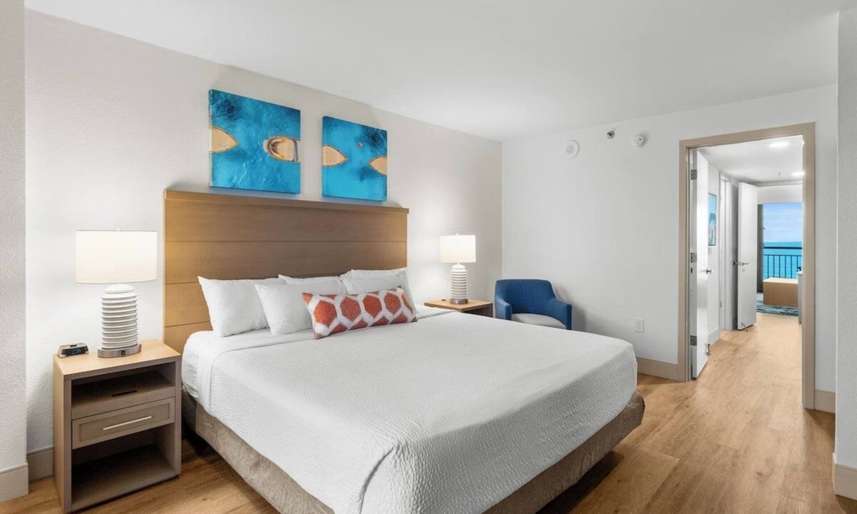 Myrtle Beach Resort | 3 Sunlit Oceanfront King Suites | Balcony, Pool, 0.06 mi to Sea Captain's House