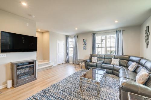 Dale City House | 30 Mi to Downtown DC: Charming Dale City Townhome!