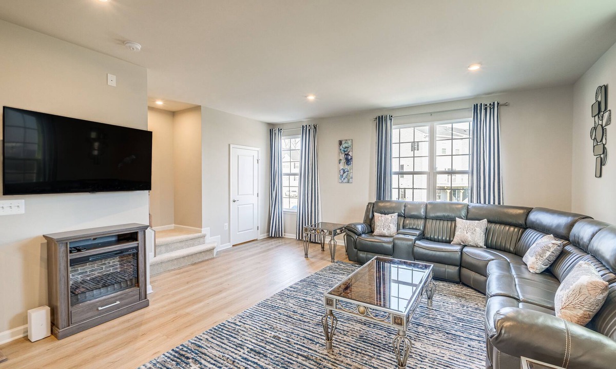 Dale City House | 30 Mi to Downtown DC: Charming Dale City Townhome!