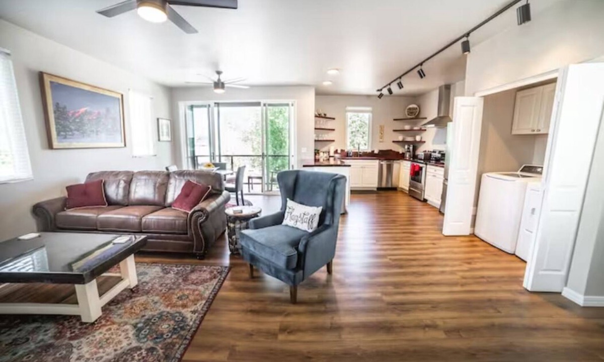 Southside Apartment | 301The Lofts, by Flagtown, 2 bed 2 bath with community hot tub