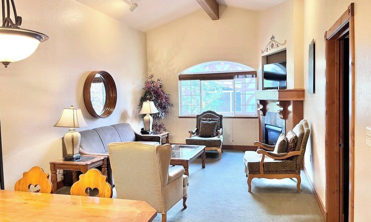 Midway Villa | 3070/72 | 2BR Upscale Villa | Near Park City & Golf