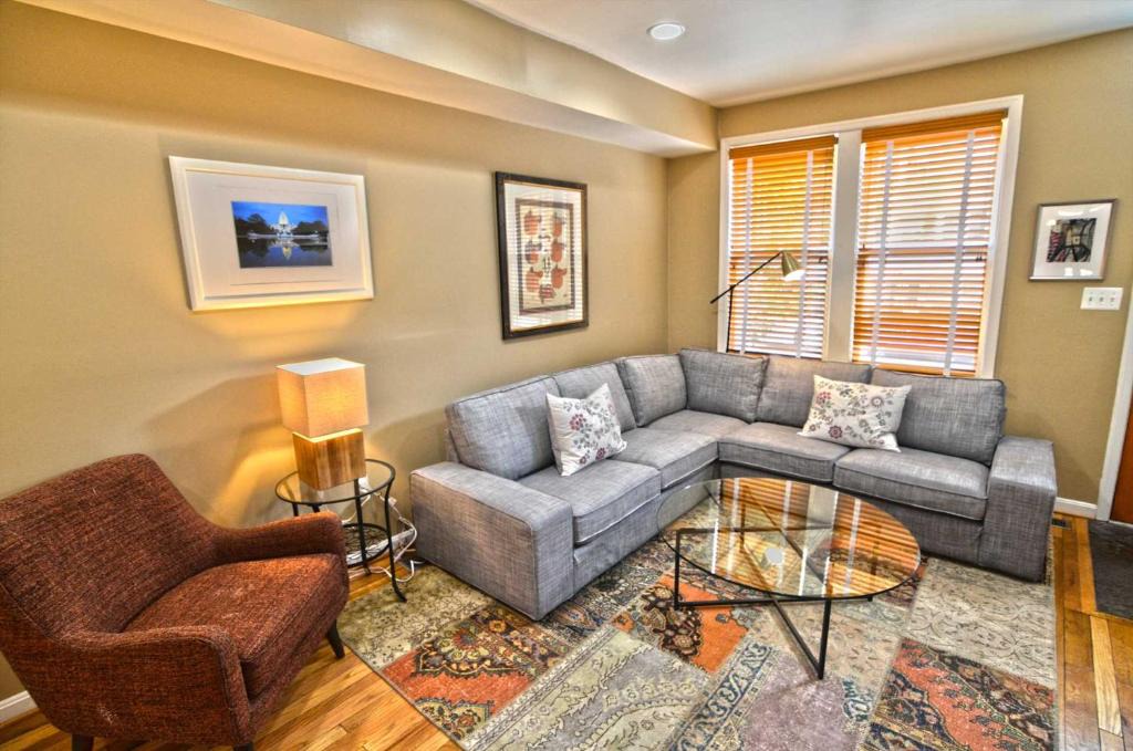 Georgetown House | 3254 Northwest Townhome #1056 Townhouse
