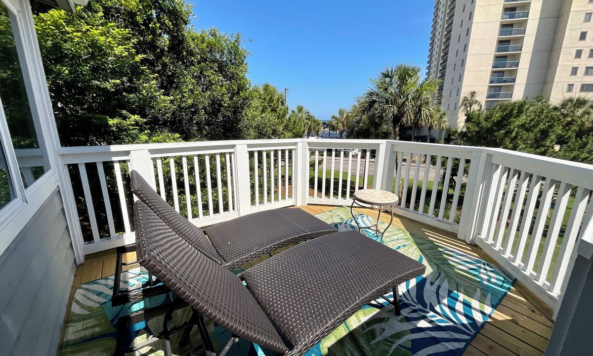Arcadian Shores Villa | 3A Windermere by the Sea - access to all amenities!
