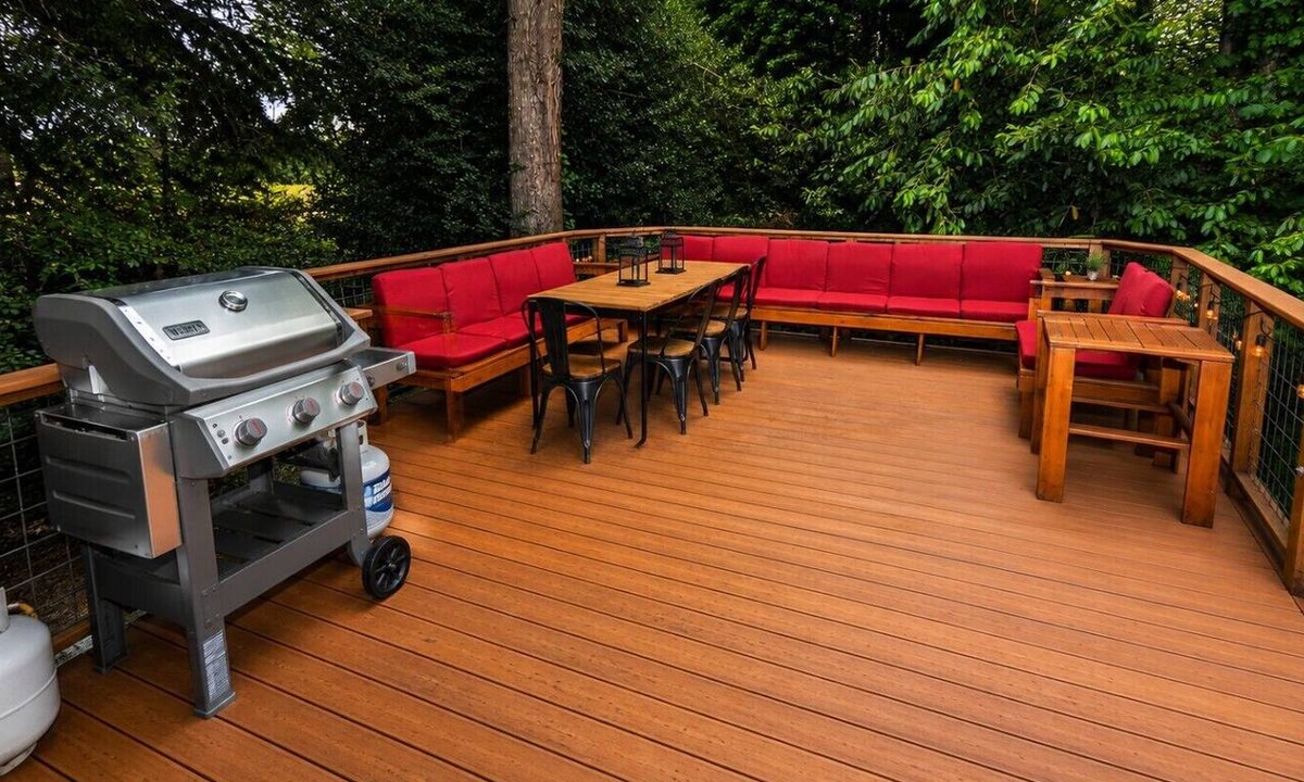 South Seattle House | 3BR 2BA Beacon Hill Backyard Oasis-Firepit,BBQ Deck, Workspaces & Parking