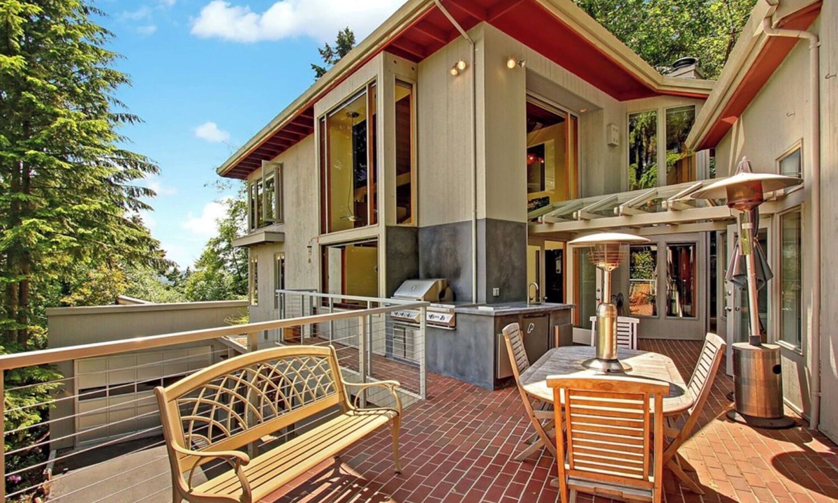 Cedar Heights House | 3br urban oasis with lake views, swimming pool, hot tub, steam shower and sauna.