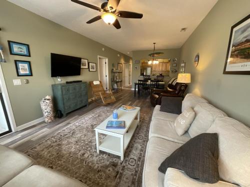 Arcadian Shores Villa | 3C Canterbury Court
