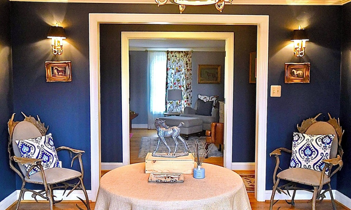 Middleburg House | 4 Bedroom Curated 1908 Middleburg Farmhouse · Near Upperville Horse Show Grounds