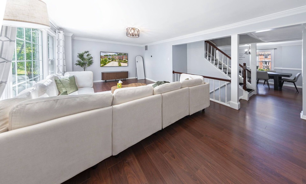 Mount Vernon House | 4-bedroom townhome in Alexandria with Game Room