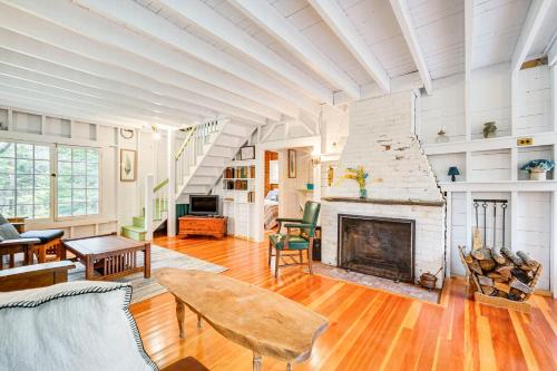 Wilmington House | 4 Mi to Lake Raponda! Secluded Family Cottage